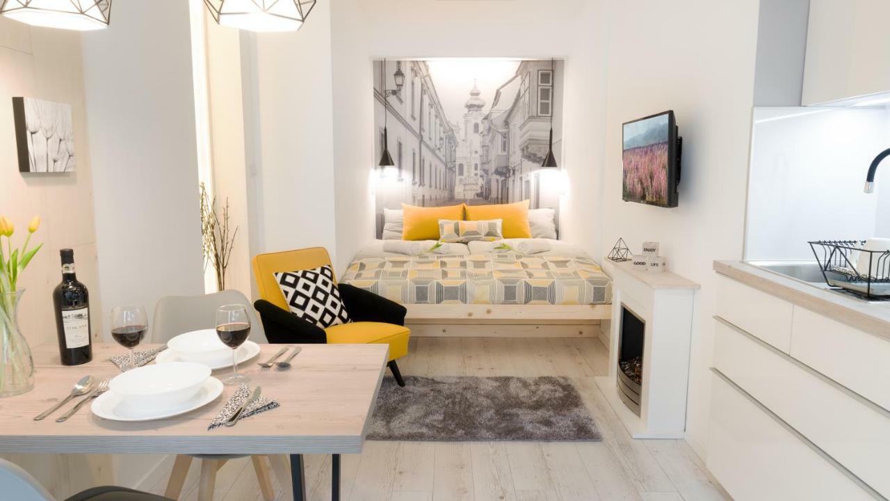 Luxury Studio 24 เยอร์ ภายนอก รูปภาพ